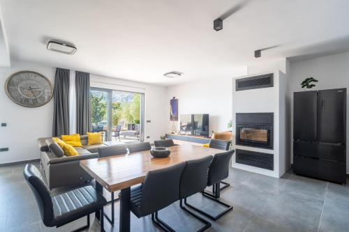 Beachfront Escape Villa Nevera in 瑟里尼