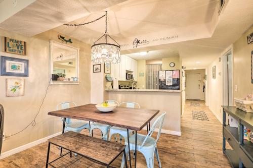 St Augustine Beach Condo with Patio and Pool Access! in Butler Beach, USA