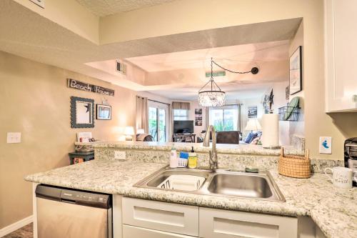 St Augustine Beach Condo with Patio and Pool Access! in Butler Beach, USA