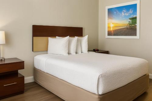 Days Inn by Wyndham Bradenton I-75 - image 2