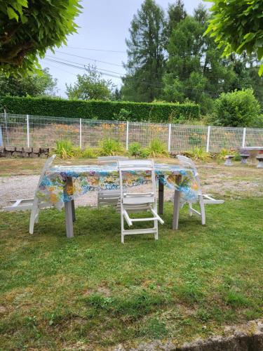 Appartement avec jardin privé (Appartement avec jardin prive) in Egletons