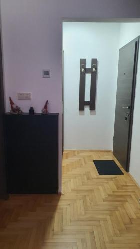 One-Bedroom Apartment image 4