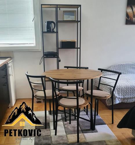 One-Bedroom Apartment image 3
