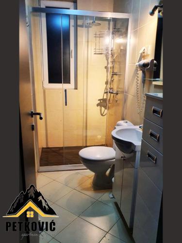 One-Bedroom Apartment image 2
