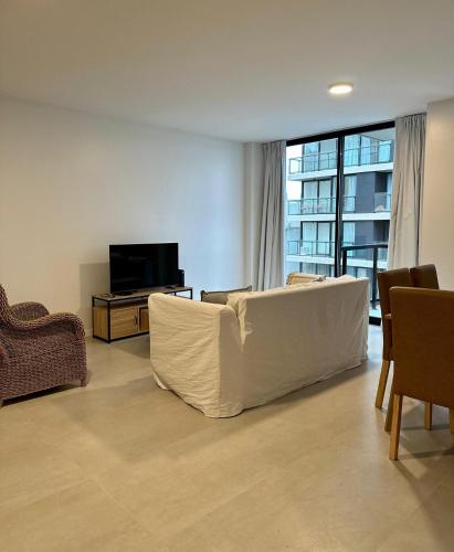 One-Bedroom Apartment image 2