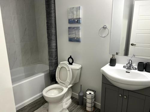 1-BR Suite with Private entrance near Restaurants, Shops, Local Amenities, Edmonton (foto 6)