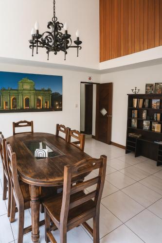 Ételek és italok, Ole España (Ole Espana) near La Aurora nemzetközi repülőtér