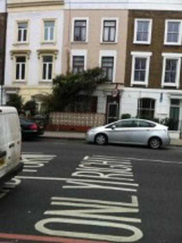 Arsenal 123 close to Emirates stadium direct Eurostar Heathrow-free parking, Londýn (fotografie 9)