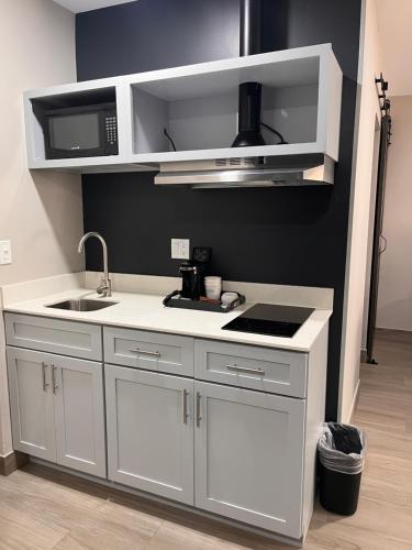 Konyha, Howard Johnson by Wyndham Flagstaff University West near Thorpe Park