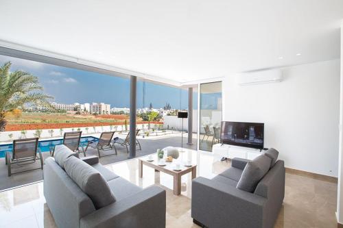 Villa Manta Platina - Brand New Luxury 3 Bedroom Protaras Villa - image 4