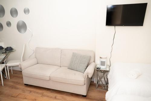 New York7-East2 Village Center Apartment w Full Amenities, New York (Foto 4)