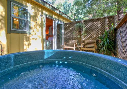 Fernwood Resort 2