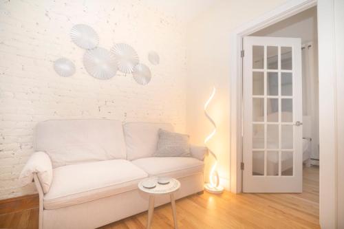 New York7-East2 Village Center Apartment w Full Amenities, New York