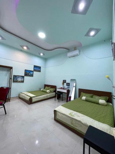 2 double beds