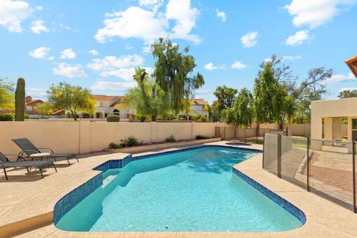 Spacious Retreat with Pool Heated Spa & Golf Course View in Cachet at Las Sendas