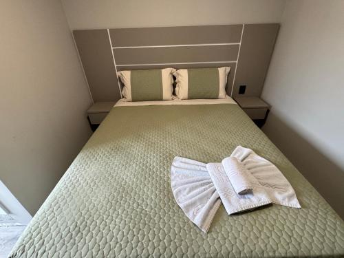 Standard Double Room image 5