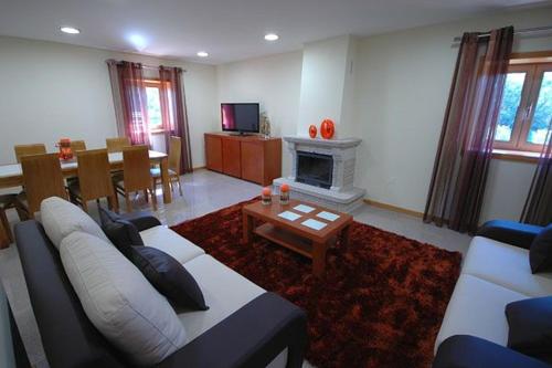 บริการและสิ่งอำนวยความสะดวก, Quaint & Peaceful Barcelos Villa 3 Bedrooms Villa Mycenaean Private Pool & Large Garden North Portug in บาเซโลซ