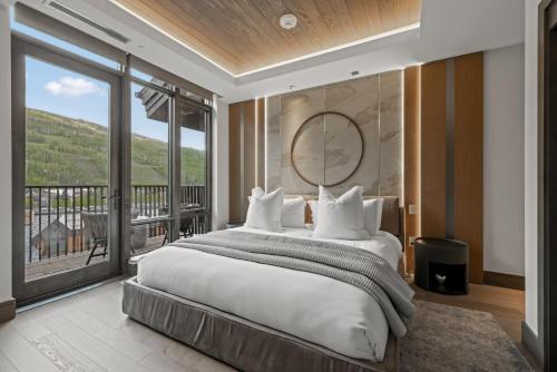 Lavish 5-Bedroom Penthouse with Four Seasons Flair detail