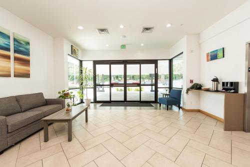 Oyster Bay Inn & Suites in Bremerton (WA)