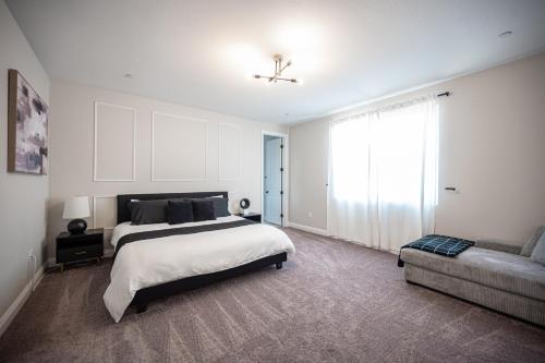 Modern Spacious 6BR Villa with Game Loft 5 Min to Strip, Stadium & Shopping!, Las Vegas (photo 10)