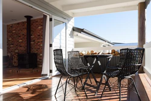 Elegant Beauty Point Home with WiFi & Fireplace in Beauty Point / Beaconsfield