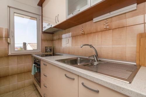 Apartments with parking space Kastel Stari Kastela - 24752 - image 3