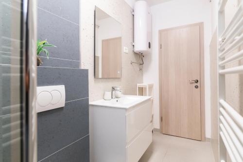Three-Bedroom Apartment with Terrace image 9