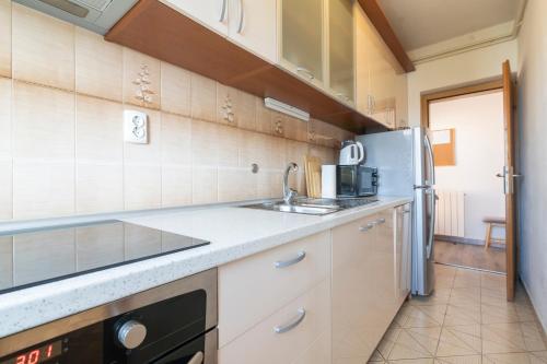Three-Bedroom Apartment with Terrace image 7