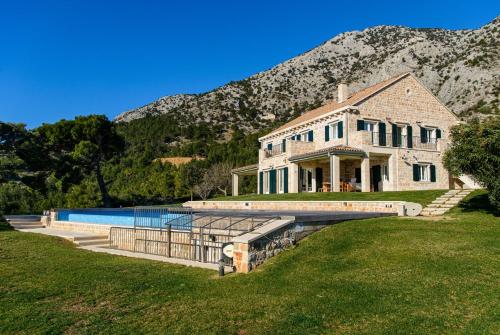 Létesítmények, Elegant Brac Villa 4 Bedrooms Villa Shoreline Serenity Stunning Sea Views in Murvica