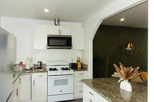 Casa Mid City - Centrally Located 1BR Getaway with Private Yard, Los Ángeles (foto 9)