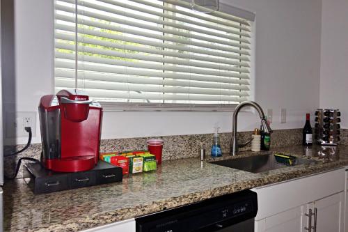 Casa Mid City - Centrally Located 1BR Getaway with Private Yard - image 4
