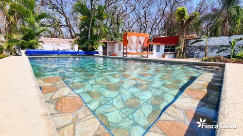 Kert, Finca Taino. Hermosa casa con alberca in Las Fincas