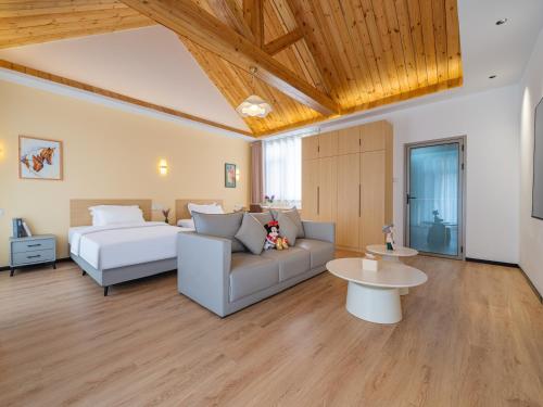 room detail thumbnail 1