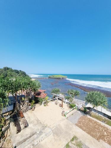 Slili View Villa near Watulawang Beach