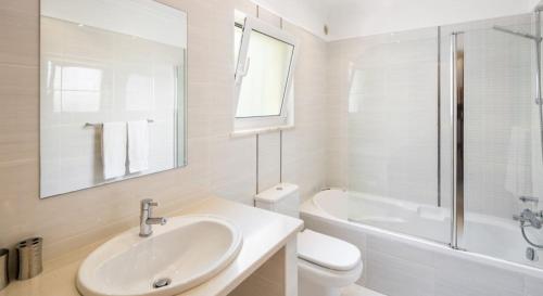 Villa Povo do Burro beautiful and elegant villa few minutes walk to resort centre - image 7