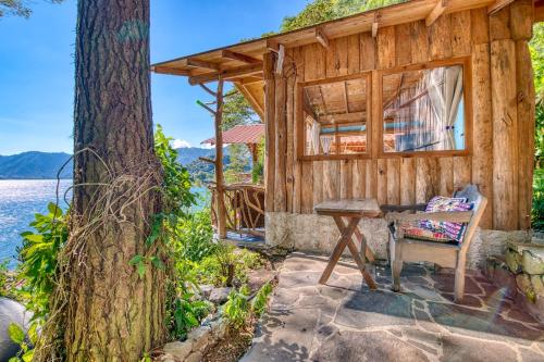 Magical lakeview Casita, swim dock, sauna, kitchen