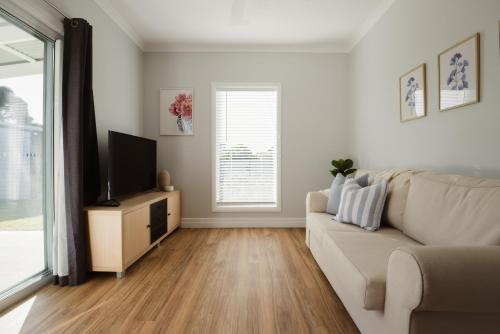Cosy Self-Contained Unit with QBed, Parking & Wifi in Beauty Point / Beaconsfield
