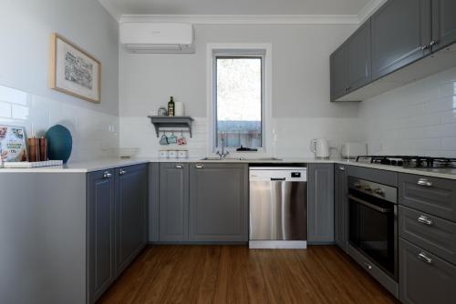 Cosy Self-Contained Unit with QBed, Parking & Wifi in Beauty Point / Beaconsfield