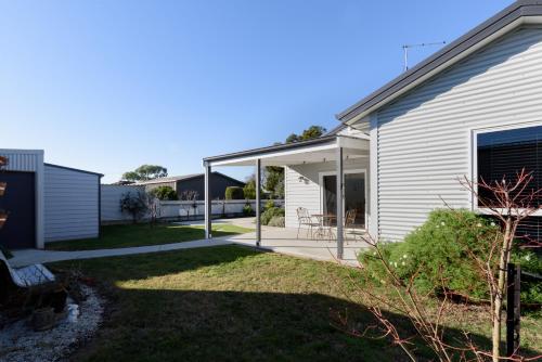 Cosy Self-Contained Unit with QBed, Parking & Wifi in Beauty Point / Beaconsfield