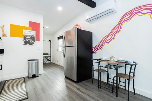 St Louis Premier Modern Vegas Escape Arts District & Patio near Stratosphere Torony