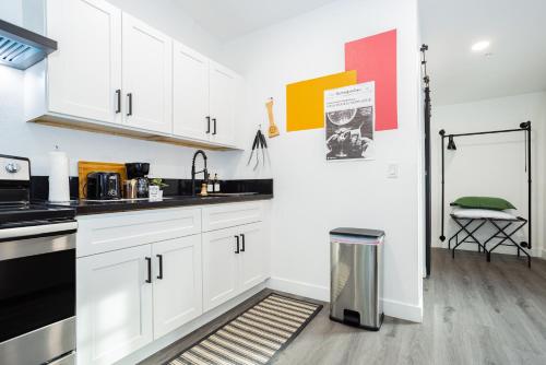 St Louis Premier Modern Vegas Escape Arts District & Patio near Stratosphere Torony