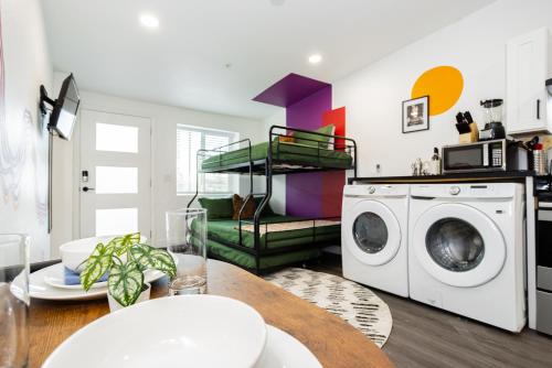 St Louis Premier Modern Vegas Escape Arts District & Patio near Stratosphere Torony