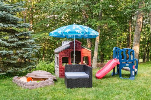 Hideaway Hot Tub Sunna Lake Kayaks Pool in บุชคิล (พีเอ)