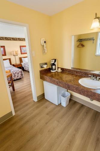 River Forest Inn