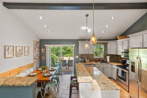 Hideaway Hot Tub Sunna Lake Kayaks Pool in บุชคิล (พีเอ)