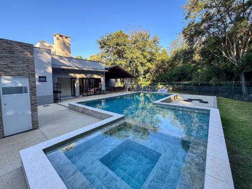 Casa com 4 suítes, piscina e sauna em Bonito - Mato Grosso do Sul