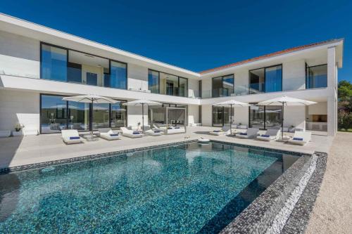 Oprema, Stunning Seafront House In Istria Villa Vrsar Magnifique in Petalon