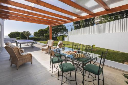 Casa Azenhaga - 100m from the beach - magnificent 3 bedroom villa sleeps 8 with amazing sea views - image 6