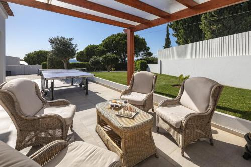 Casa Azenhaga - 100m from the beach - magnificent 3 bedroom villa sleeps 8 with amazing sea views - image 4