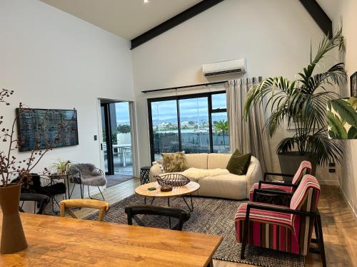 SEAduction Luxury Apartment in อฮูริรี